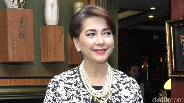 6 Artis Indonesia yang Tetap Menawan Meski Usia Lebih dari 50 Tahun