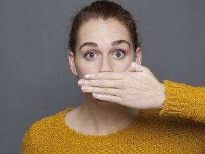 Siksaan Nyata di Dalam Pesawat Siksaan Nyata di Dalam Pesawat