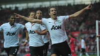 Pertama yakni Robin van Persie. Bersama striker Belanda itu, De Gea memenangi Premier League pada musim 2012-13, yang ternyata menjadi gelar liga terakhir yang diraih MU hingga kini. Foto: Jamie McDonald / Getty Images