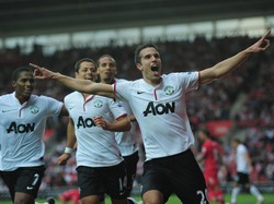 Pertama yakni Robin van Persie. Bersama striker Belanda itu, De Gea memenangi Premier League pada musim 2012-13, yang ternyata menjadi gelar liga terakhir yang diraih MU hingga kini. Foto: Jamie McDonald / Getty Images