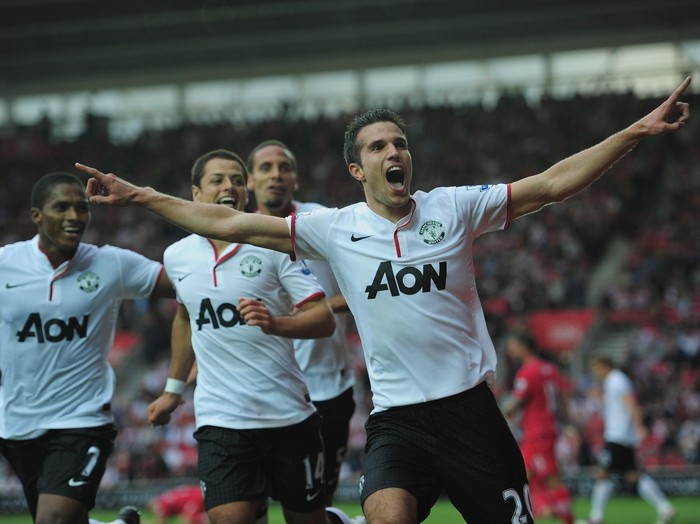 SOUTHAMPTON, ENGLAND - SEPTEMBER 02:  Robin Van Persie of Manchester United celebrates the winning goal during the Barclays Premier League match between Southampton and Manchestrer United at St Mary's Stadium on September 2, 2012 in Southampton, England.  (Photo by Jamie McDonald/Getty Images)