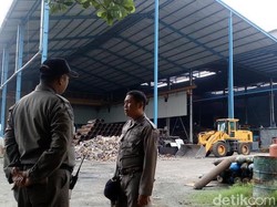 2 Tahun Beroperasi Tanpa Izin, Pabrik Baja di Mojokerto Akhirnya Ditutup Paksa