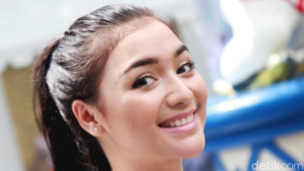 Senyum Manis Citra Kirana