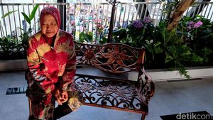 Risma Resmikan Taman Gantung di Tunjungan