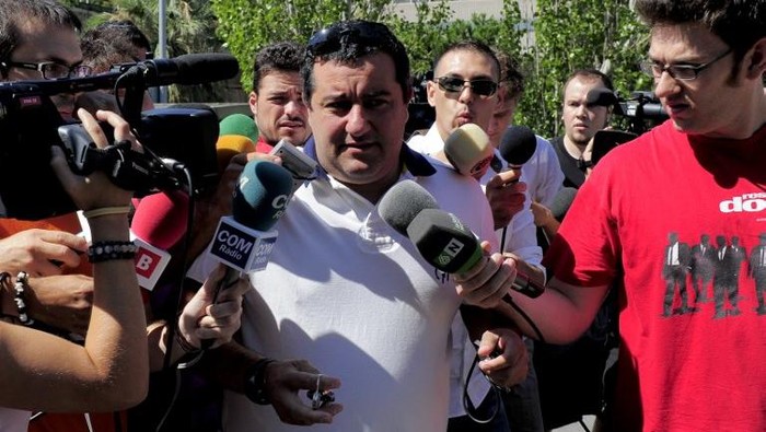 Representative for Barcelonas Swedish forward Zlatan Ibrahimovic, Mino Raiola (C), arrives  at the offices of Barcelona FC allegedly to sign Ibrahimovic, in Barcelona on August 26, 2010.  Swedish forward Zlatan Ibrahimovic revealed that his Barcelona boss Pep Guardiola hardly ever speaks to him as rumours linking him with a move to AC Milan gathered pace.  AFP PHOTO / JOSEP LAGO / AFP PHOTO / JOSEP LAGO