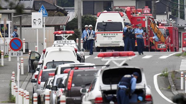Pria Bersenjata Pisau Mengamuk, 19 Orang Tewas