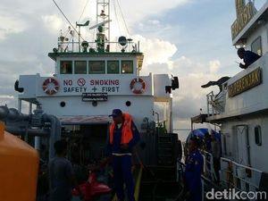 Kapal Tanker Diamankan di Perairan Karang Jamuang Kapal Tanker Diamankan di Perairan Karang Jamuang