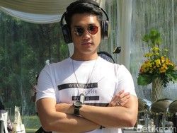 Afgan Merasa Beruntung Bisa Garap Album Baru Bareng Erwin Gutawa