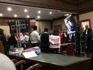Rekonstruksi di Sidang, Posisi Kopi Mirna Berubah dan Jessica Pindah Duduk
