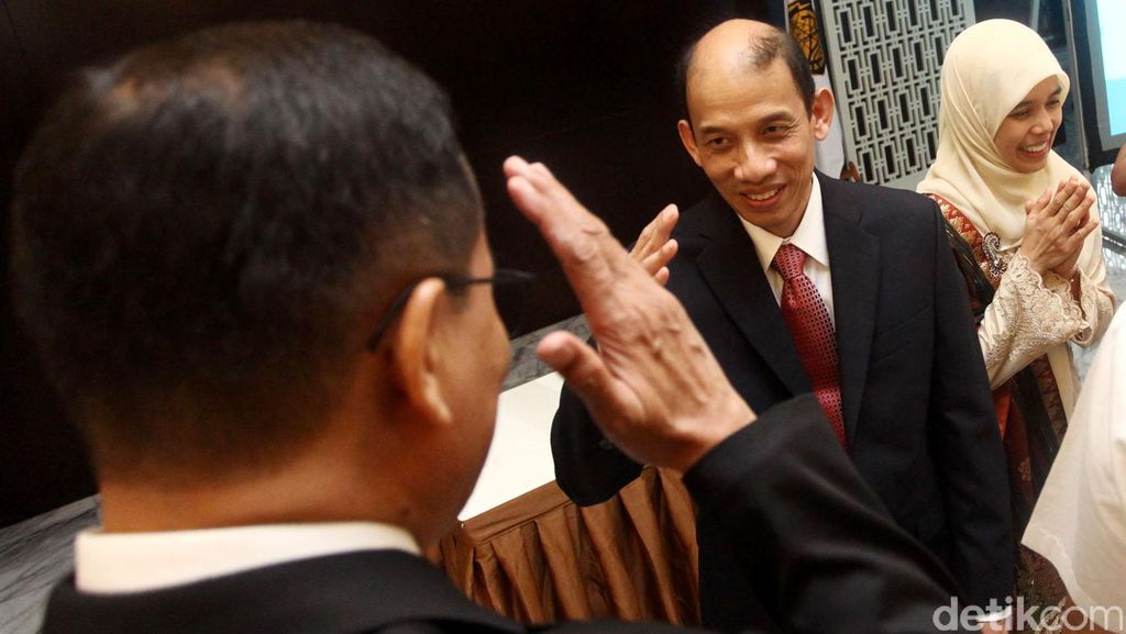 Sertijab Menteri ESDM dari Sudirman Said ke Arcandra Tahar Sertijab Menteri ESDM dari Sudirman Said ke Arcandra Tahar