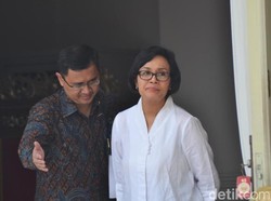 Senyum Sri Mulyani di Istana