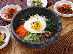 Sebelum Makan di Resto Korea, Pelajari Etiket Makan Hidangan Korea Ini