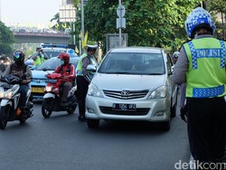 Mobil dari Arah Senayan ke Gatot Subroto Didominasi Pelat Ganjil