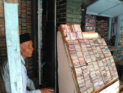 Menengok Penjual Kaset Pita yang Masih Eksis di Bandung