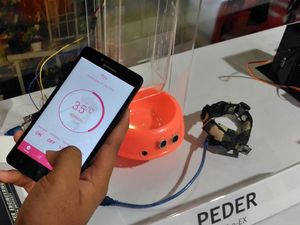 Hewan Peliharaan Pun Pakai Wearable Gadget