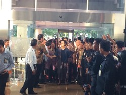 Tiba di Kemenkeu, Sri Mulyani Disambut Tepuk Tangan