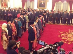 Presiden Joko Widodo Resmi Lantik 12 Menteri dan Kepala BKPM Baru
