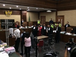 Cicipi Kopi Mirna Lewat Sedotan, Manajer Kafe: Rasanya Pahit dan Bikin Mual