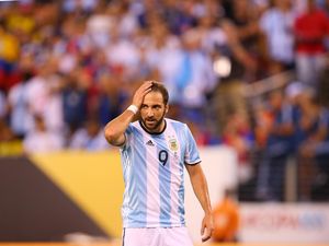 Komentari Kepindahan Higuain ke Juventus, Presiden Napoli: Ini Pengkhianatan