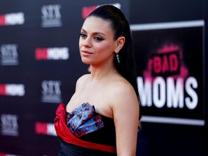 Mila Kunis-Ashton Kutcher Beli Online Cincin Nikah Senilai Rp 2,4 Juta