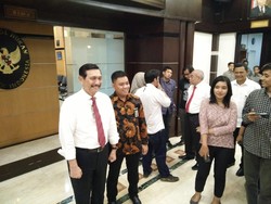 Salam Hormat Perpisahan Luhut Pandjaitan di Kemenko Polhukam