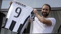 Gonzalo Higuain. Tahun 2016 lalu Juventus menebus Higuain dari Napoli dengan banderol transfer sebesar 90 juta euro (Rp 1,45 triliun). (Foto: Marco Bertorello/AFP Photo)