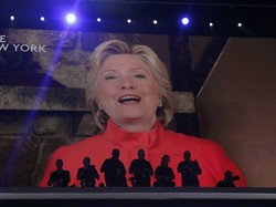 Hillary Clinton Resmi Ukir Sejarah sebagai Capres Wanita Pertama AS