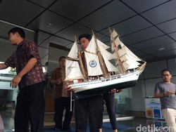 Barang Rizal Ramli Dibawa Pulang, dari Lukisan Hingga Miniatur Kapal