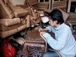 Tas Eceng Gondok Warga Kebraon Jadi Langganan Souvenir Tamu Pemkot Surabaya