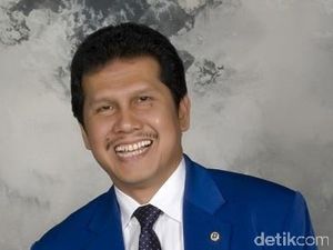 Kandidat Caketum PAN Asman Abnur Sebut Tak Ada Tekanan Dukung Zulhas Kandidat Caketum PAN Asman Abnur Sebut Tak Ada Tekanan Dukung Zulhas