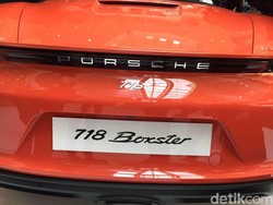 Melesat dengan Kemewahan Porsche 718 Boxster S