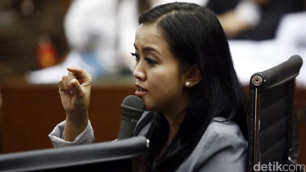 Resepsionis Kafe Olivier Bersaksi