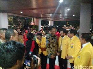 Mesranya Jokowi, Megawati dan Ahok Datang Semobil ke Rapimnas Golkar