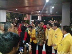 Mesranya Jokowi, Megawati dan Ahok Datang Semobil ke Rapimnas Golkar