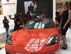 Porsche Luncurkan  911 Carrera dan 718 Boxster Model Baru