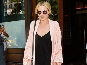 Gigi Hadid & Kim Kardashian Beri Trik Stylish Pakai Lingerie Untuk Streetwear