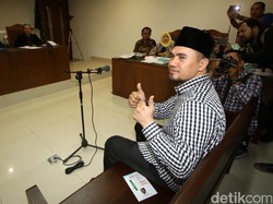 Rina Nose Kisahkan Kegiatan Saipul Jamil di Penjara