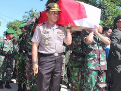 Jenazah Anggota Satgas Tinombala Disambut Upacara Militer TNI-Polri