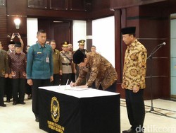 Sertijab Menko Polhukam, Luhut: Pak Wiranto Senior Saya, Kembali ke Sini Lagi