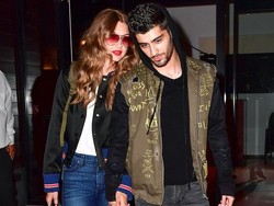 Trend Alert: Rihanna Hingga Kim Kardashian Tampil Pakai Sandal Ini