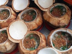 Uniknya Sajian Bakso dalam Batok Kelapa!