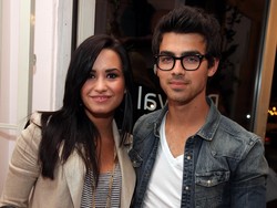Pernah Pacaran, Joe Jonas Kini Anggap Demi Lovato Keluarga