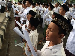 Jelang MTQ, Lantunan Salawat Ribuan Jemaah Bergema di Kota Mataram