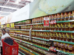 Video: Harga Minyak Goreng di Transmart Full Day Sale Murah Meriah Video: Harga Minyak Goreng di Transmart Full Day Sale Murah Meriah