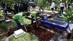 11 Makam Fiktif di Menteng Pulo Dibongkar
