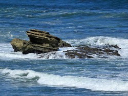 Kapal Penangkap Ikan Ditemukan Terbalik di Pangandaran, 11 ABK Hilang