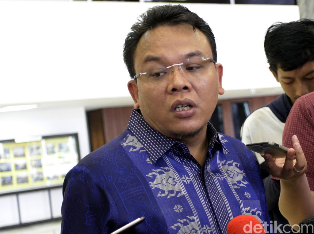 PAN Minta Laskar FPI Tak Berlebihan Jaga Rumah Habib Rizieq PAN Minta Laskar FPI Tak Berlebihan Jaga Rumah Habib Rizieq