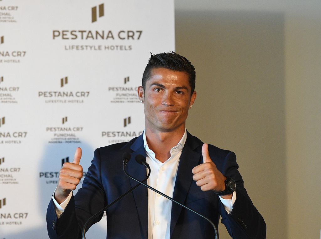 Virus Corona Bikin Cristiano Ronaldo Tunda Peresmian Hotelnya