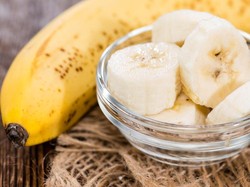 Agar BAB Si Kecil Lancar, Rutin Berikan Air Putih dan Pisang