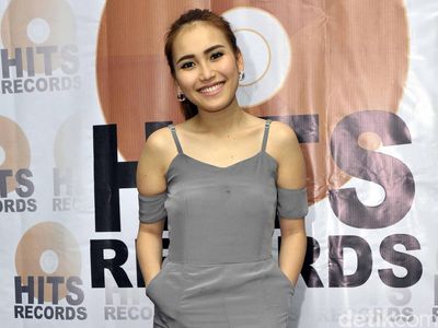 Banyak Gosip Miring, Ayu Ting Ting Tetap Tersenyum